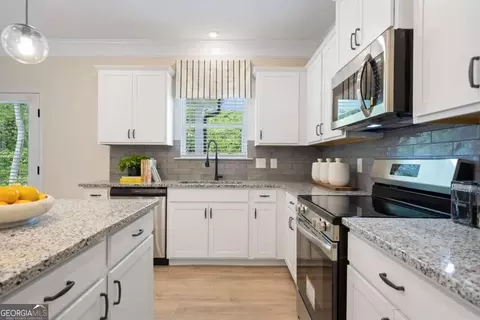 Kitchen - 297 Jagee Dr, Byron, GA 31008 photo 2 of 10