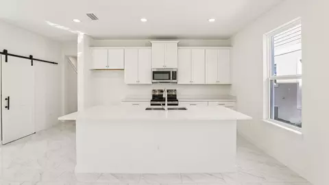 Kitchen - 1979 Iorio St, Saint Cloud, FL 34771 photo 3 of 9