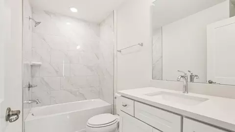 Bath - 1979 Iorio St, Saint Cloud, FL 34771 photo 4 of 6