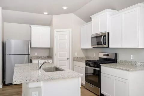 Kitchen - 709 Ashleigh Dr, Tuttle, OK 73089 photo 2 of 2