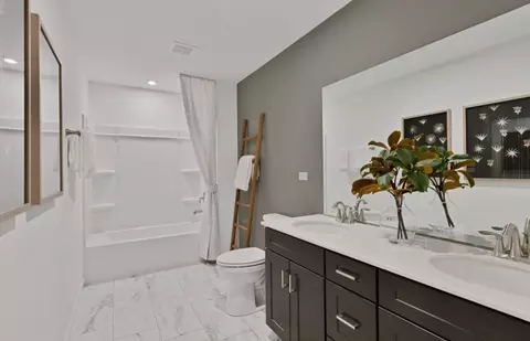 Bath - 1620 Landy Dr, Deerfield, IL 60015 photo 4 of 5