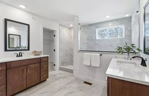 Bath - 1620 Landy Dr, Deerfield, IL 60015 photo 5 of 5