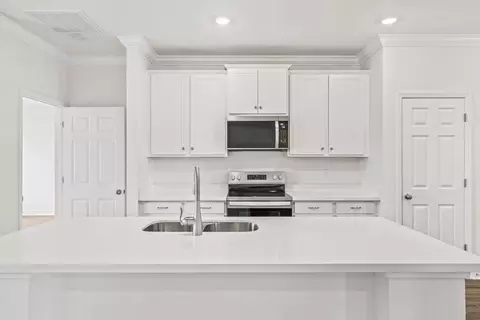 Kitchen - 75 Fawn Run E, Freeport, FL 32439 photo 2 of 3