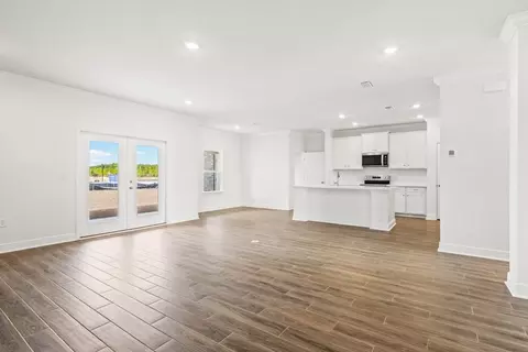 Living - 75 Fawn Run E, Freeport, FL 32439 photo 2 of 9