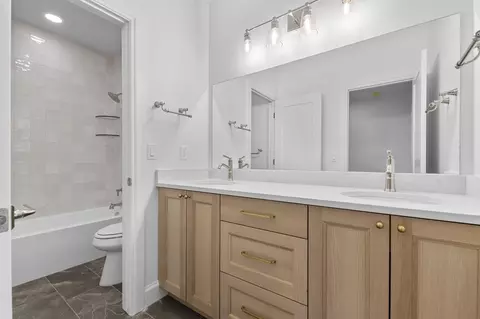 Bath - 9566 Bernese Ln, Sandy, UT 84092 photo 4 of 4