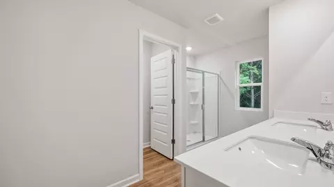 Bath - 467 Tate St, Monroe, GA 30655 photo 2 of 2