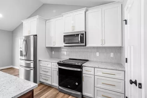 Kitchen - 2759 Executive Dr, Troy, OH 45373 photo 2 of 3
