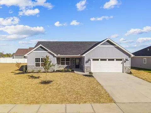 238 Darla Cir, Troy, OH 45373