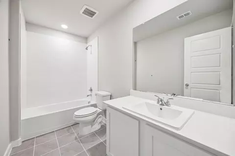 Bath - 804 Rockcloud Dr, Haslet, TX 76052 photo 2 of 11