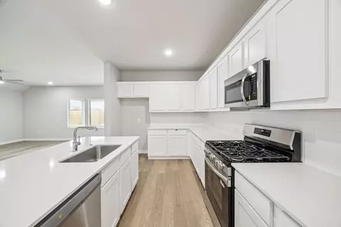 Kitchen - 804 Rockcloud Dr, Haslet, TX 76052 photo 2 of 6