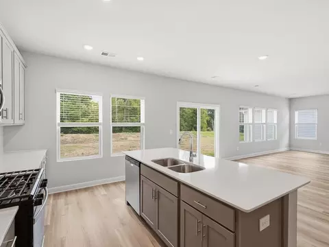 Kitchen - 1460 Switchback Cir, Moore, SC 29369 photo 3 of 5