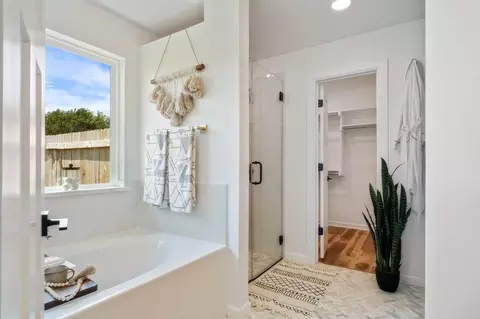 Bath - 715 Prairie Dr, Guthrie, OK 73044 photo 2 of 2