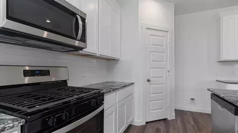 Kitchen - 13 Robin Ct, Angleton, TX 77515 photo 1 of 3