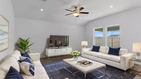 Living - 13 Robin Ct, Angleton, TX 77515 photo 1 of 2