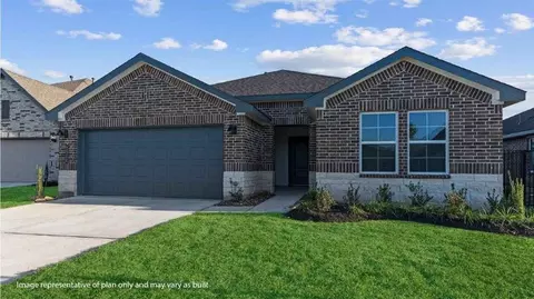 13 Robin Ct, Angleton, TX 77515