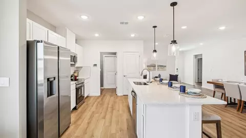 Kitchen - 2214 Elegant Mnr Cir, Edgewater, FL 32141 photo 4 of 6
