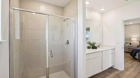 Bath - 2214 Elegant Mnr Cir, Edgewater, FL 32141 photo 3 of 4
