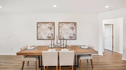 Dining - 2214 Elegant Mnr Cir, Edgewater, FL 32141 photo 2 of 4