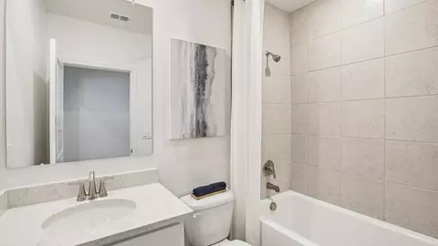 Bath - 2214 Elegant Mnr Cir, Edgewater, FL 32141 photo 1 of 4