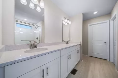 Bath - 21880 E 46th Pl, Aurora, CO 80019 photo 1 of 1