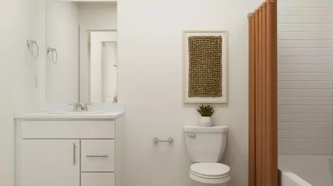 Bath - 7593 Vassar Ave, Hesperia, CA 92344 photo 2 of 3