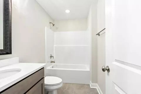 Bath - 127 Laurel Branch Dr, Dothan, AL 36305 photo 5 of 7