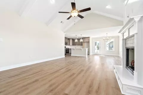 Living - 127 Laurel Branch Dr, Dothan, AL 36305 photo 2 of 4