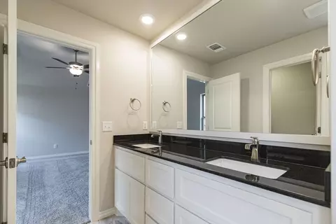 Bath - 2800 Heather Hvn, Moore, OK 73160 photo 5 of 13