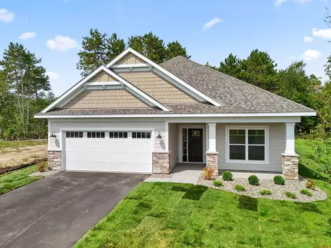 8219 Haywood Dr, Lino Lakes, MN 55014