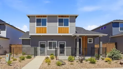Exterior - 21217 SE Pelee Dr, Bend, OR 97702 photo 3 of 7