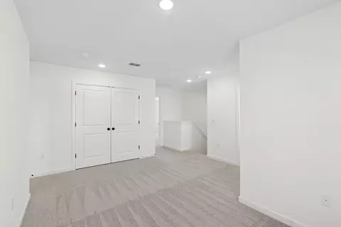 Entry Way - 7 Silverbell Ave, Berlin, NJ 08009 photo 1 of 2