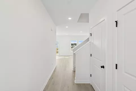 Entry Way - 7 Silverbell Ave, Berlin, NJ 08009 photo 2 of 2