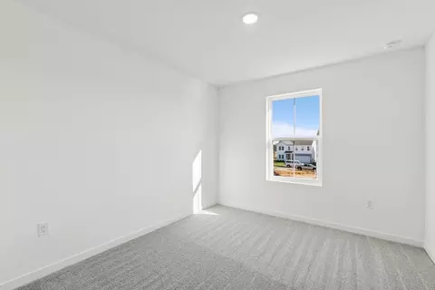 Bedroom - 7 Silverbell Ave, Berlin, NJ 08009 photo 4 of 5