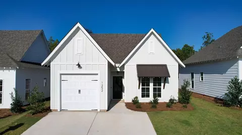 100 Firefly Ln, Opelika, AL