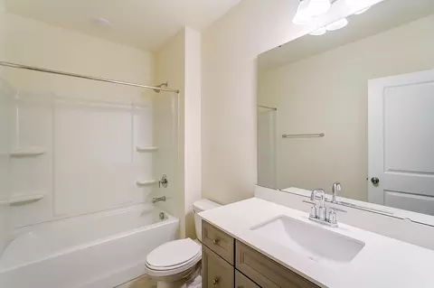 Bath - 3170 Three Chopt Rd, Gum Spring, VA 23065 photo 10 of 18