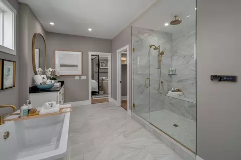 Bath - 114 Maple Leaf Ln, Ann Arbor, MI 48105 photo 2 of 2