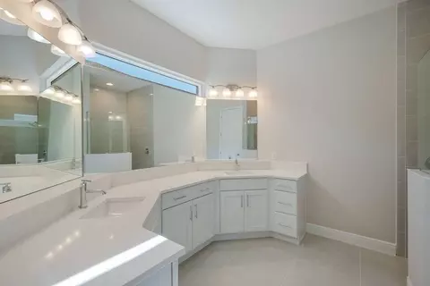 Bath - 12390 Cedar Pass Trl, Parrish, FL 34219 photo 1 of 7