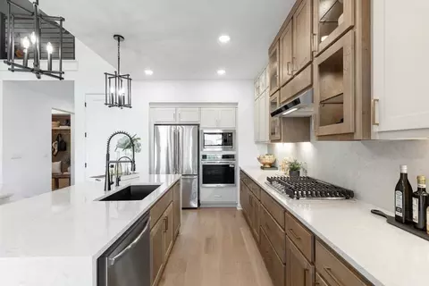 Kitchen - 15311 Le Reve Ln, Conroe, TX 77302 photo 5 of 8
