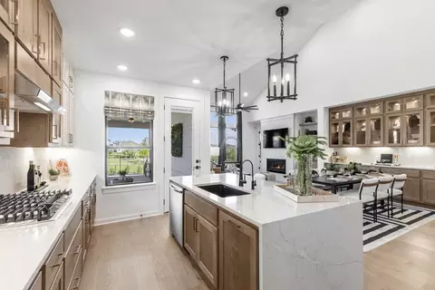 Kitchen - 15311 Le Reve Ln, Conroe, TX 77302 photo 6 of 8