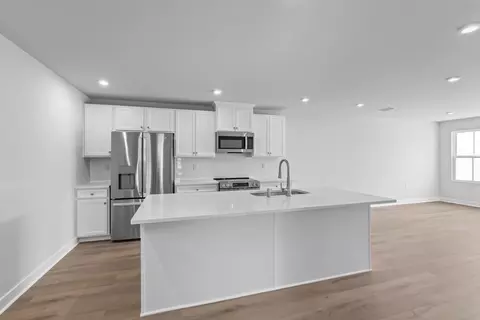 Kitchen - 1016 Dumfries Ct, Mcdonough, GA 30253 photo 4 of 9