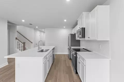 Kitchen - 1016 Dumfries Ct, Mcdonough, GA 30253 photo 8 of 9