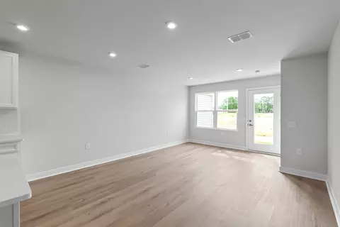 Living - 1016 Dumfries Ct, Mcdonough, GA 30253 photo 2 of 6