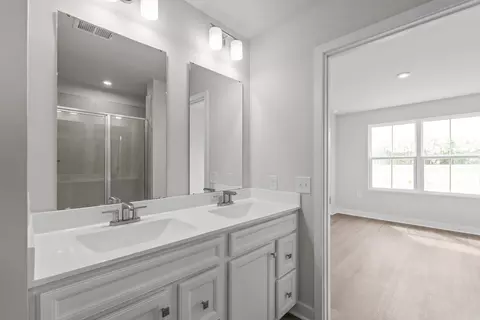 Bath - 1016 Dumfries Ct, Mcdonough, GA 30253 photo 6 of 8