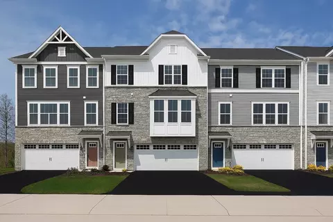 1001 Vista Ct, Valencia, PA 16059