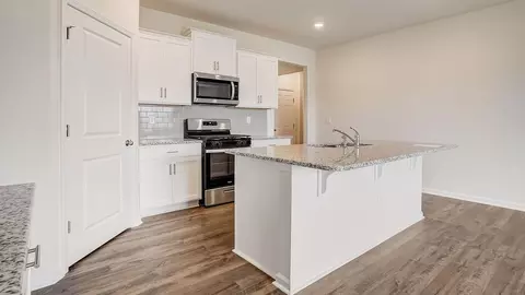 Kitchen - 172 Falling Up Ln, Salisbury, NC 28147 photo 4 of 7