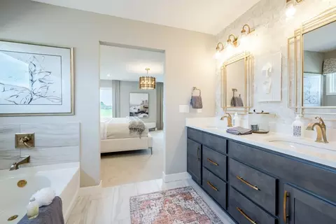 Bath - 2705 Buckridge Dr, Cincinnati, OH 45233 photo 6 of 13