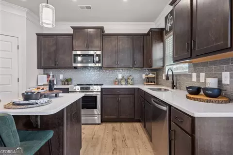 Kitchen - 223 Shantz Way, Byron, GA 31008 photo 2 of 8