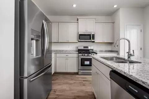 Kitchen - 223 Shantz Way, Byron, GA 31008 photo 6 of 8