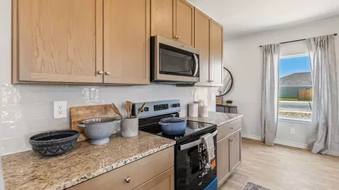 Kitchen - 20002 Wyatt Earp Way, Lytle, TX 78052 photo 6 of 8