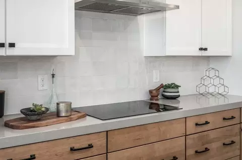 Kitchen - 246 E 8000 S, Sandy, UT 84070 photo 6 of 9
